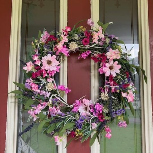 22'' Spring Door Lavender and Daisy Pink Artificial Wreath - Picture 3 of 5